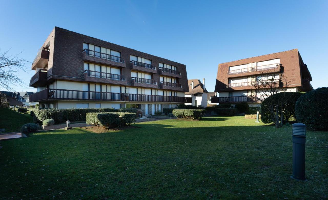 Bord De Mer C.L.S Deauville Bénerville-sur-Mer Exterior foto
